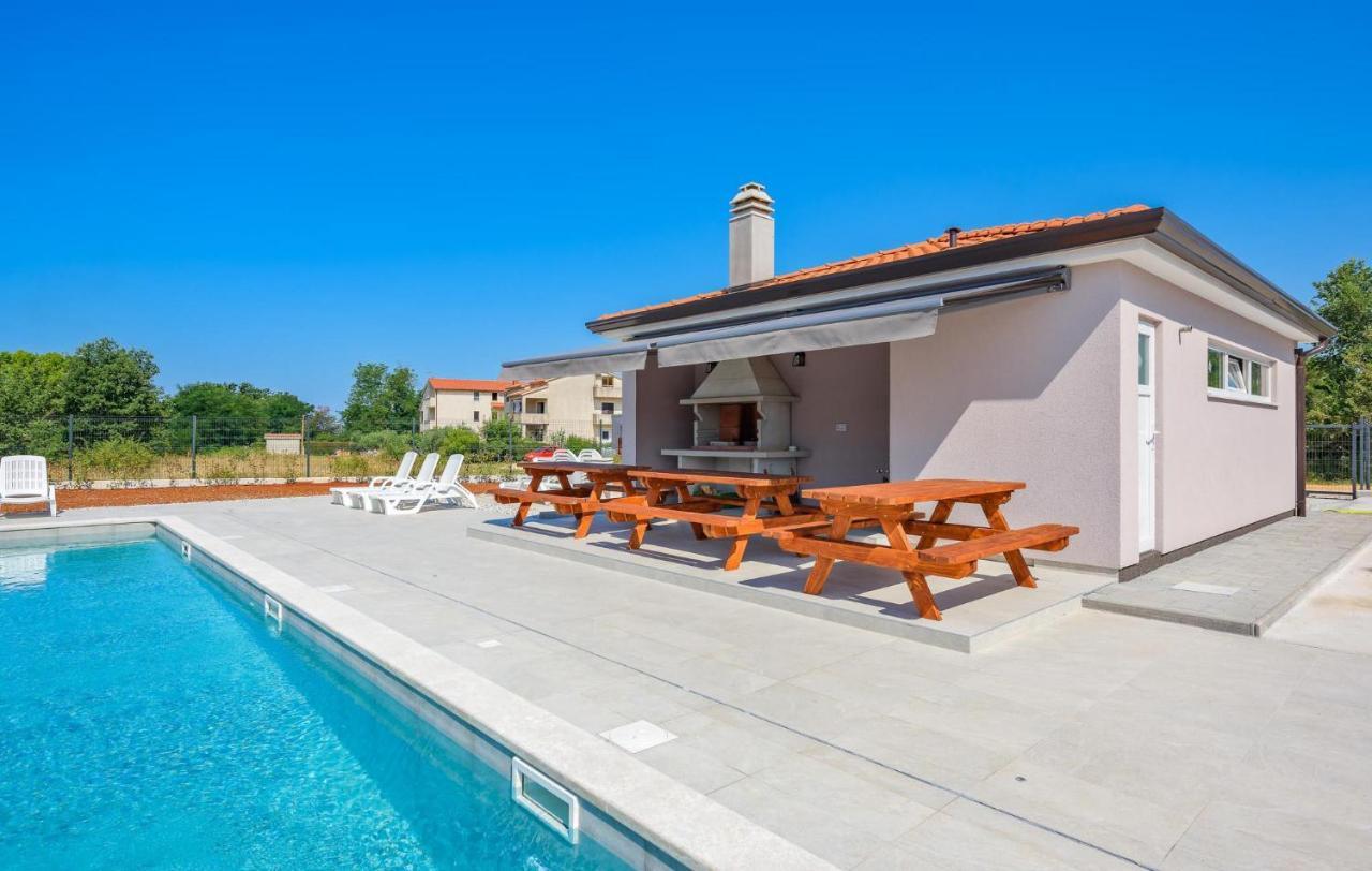 Apartmani Lucija Porec Exterior photo