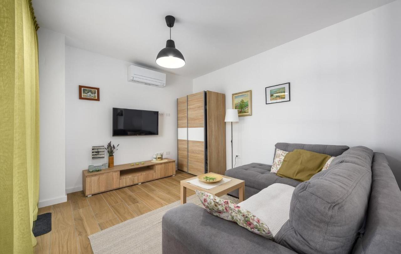 Apartmani Lucija Porec Exterior photo